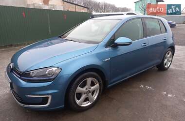 Volkswagen e-Golf  2015