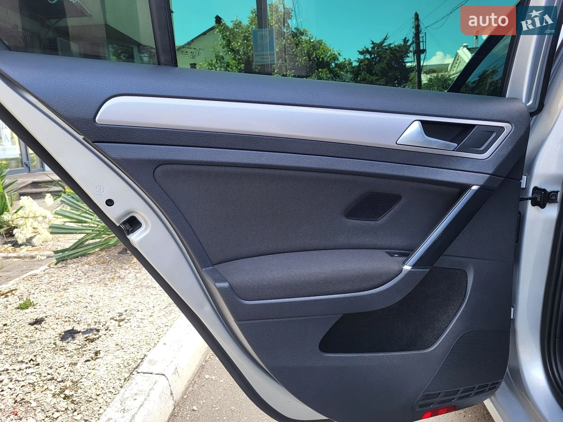 Volkswagen e-Golf 2015 VIN WVWZZZAUZGW902630 фото оголошення 30 з 68