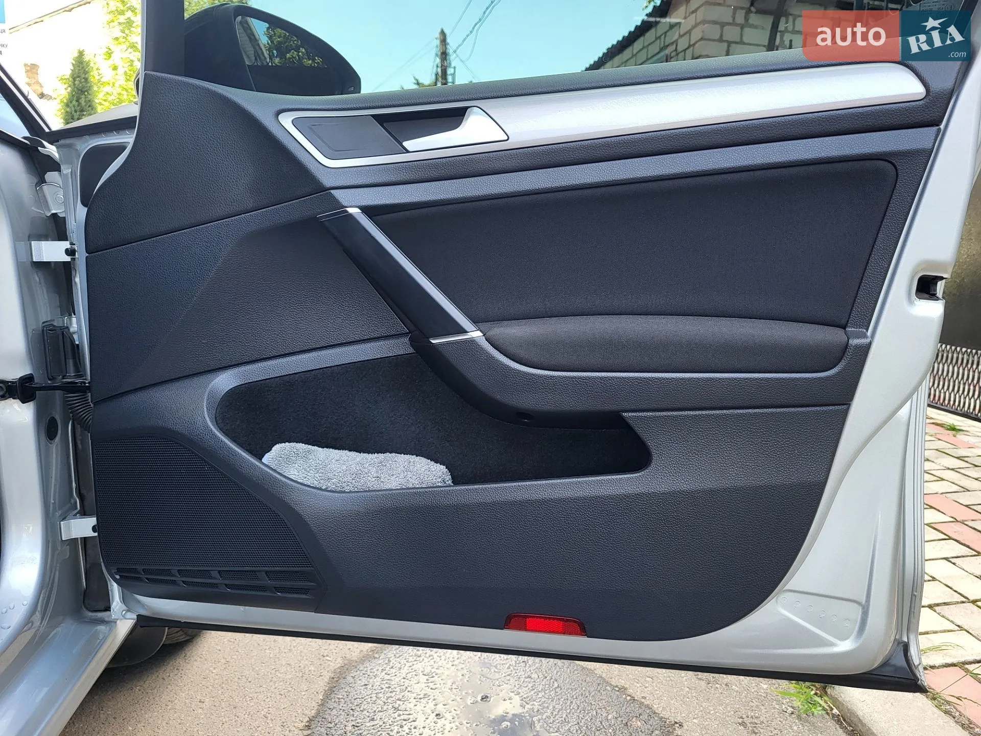 Volkswagen e-Golf 2015 VIN WVWZZZAUZGW902630 фото оголошення 32 з 68