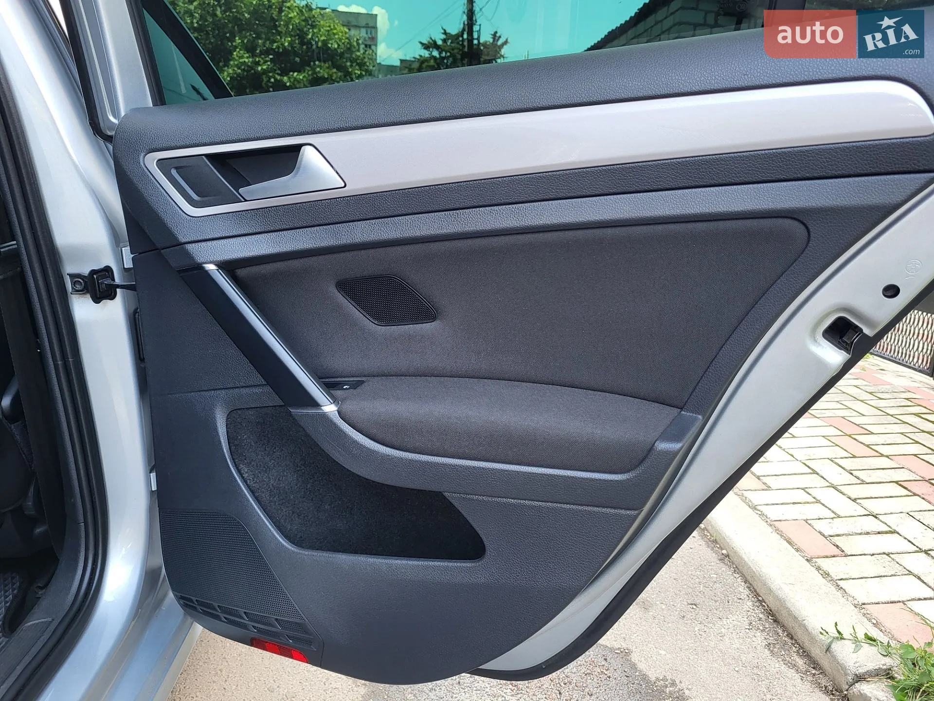 Volkswagen e-Golf 2015 VIN WVWZZZAUZGW902630 фото оголошення 36 з 68