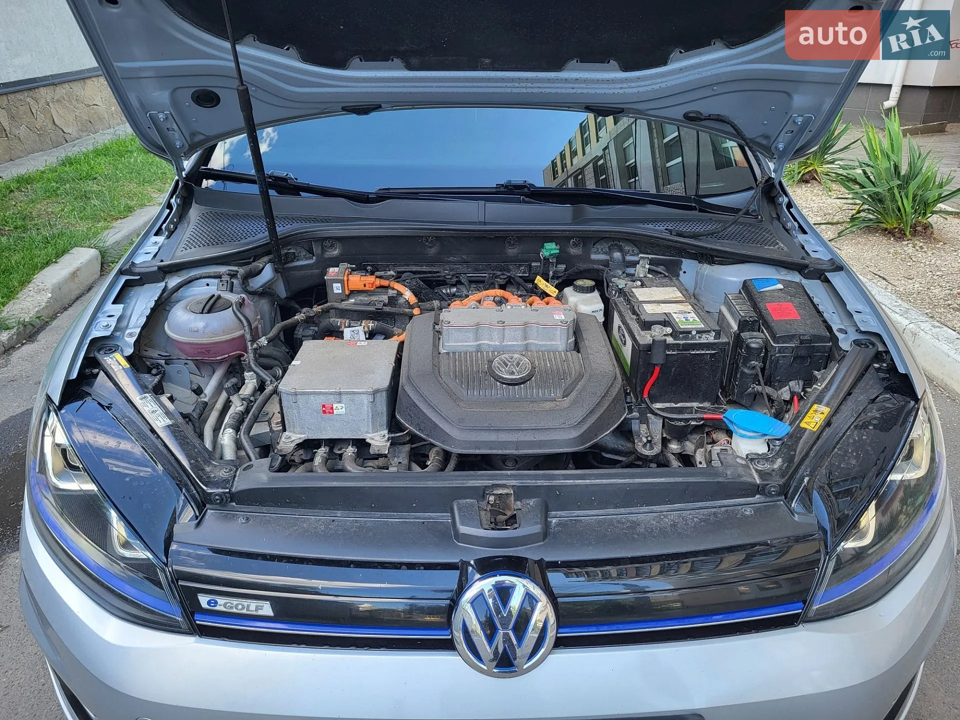 Volkswagen e-Golf 2015 VIN WVWZZZAUZGW902630 фото оголошення 40 з 68