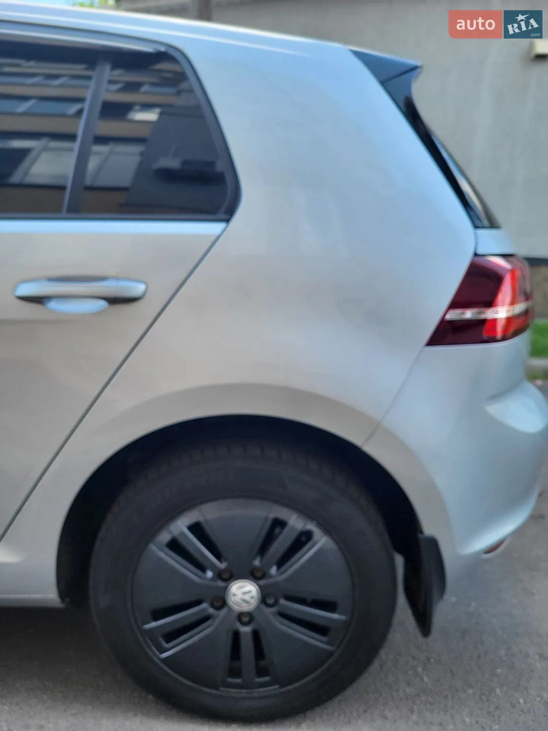 Volkswagen e-Golf 2015 VIN WVWZZZAUZGW902630 фото оголошення 47 з 68