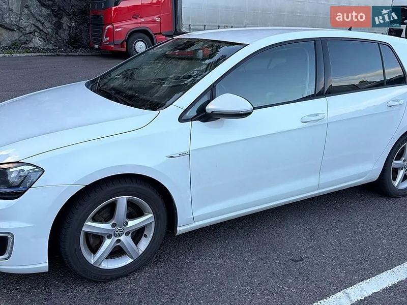 Volkswagen e-Golf 2015