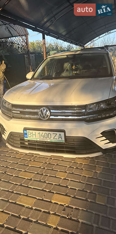 Легковые Volkswagen E-Tharu