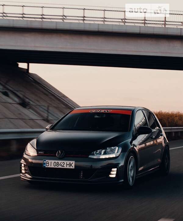 Хэтчбек Volkswagen Golf GTI