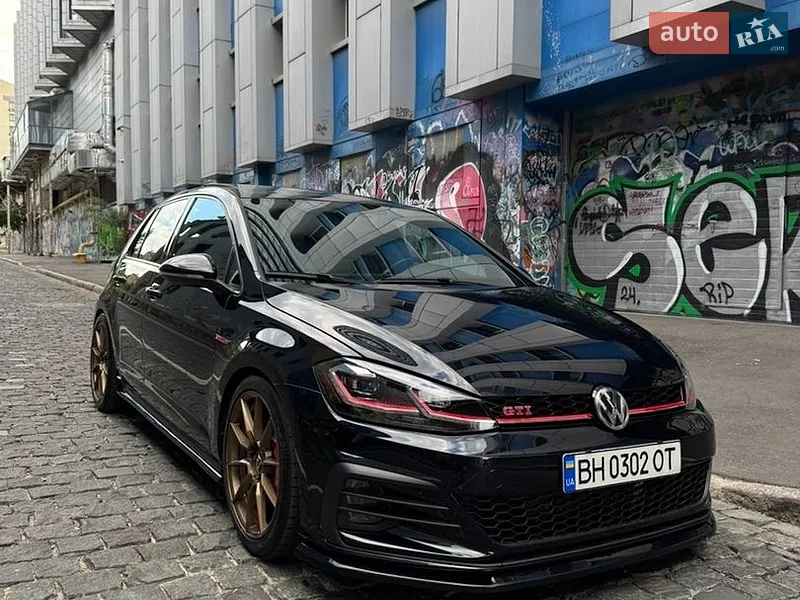 Volkswagen Golf GTI