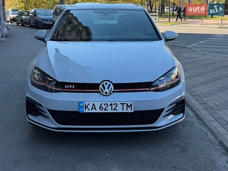 Volkswagen Golf GTI