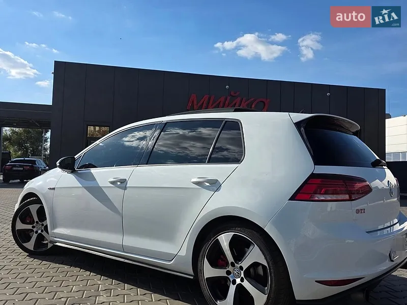 Volkswagen Golf GTI