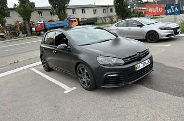 Volkswagen Golf R 2011