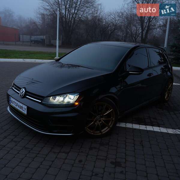 Хетчбек Volkswagen Golf R