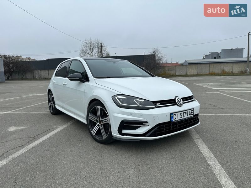 Хетчбек Volkswagen Golf R