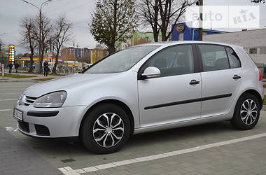 Volkswagen Golf  2004