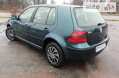 Volkswagen Golf   2001