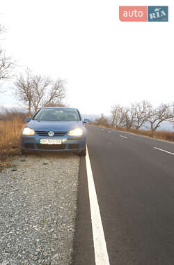 Volkswagen Golf  2004