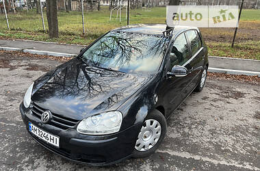 Volkswagen Golf  2004