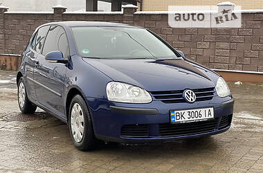 Volkswagen Golf  2004