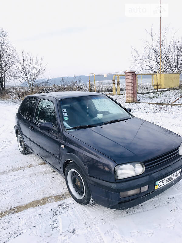 Седан Volkswagen Golf