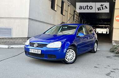 Volkswagen Golf  2004