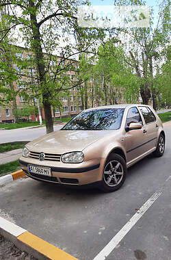 Volkswagen Golf  2003