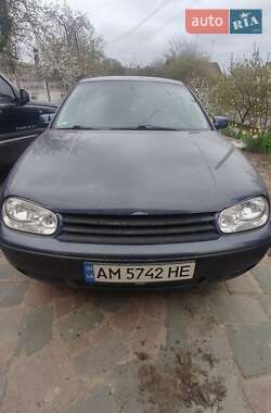 Volkswagen Golf  2002