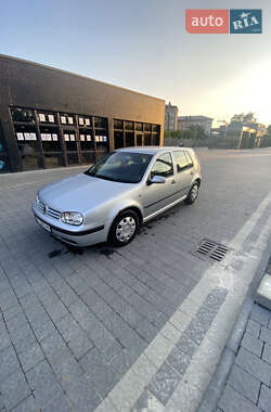 Volkswagen Golf  2002