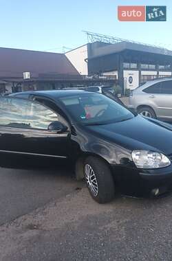 Volkswagen Golf  2004