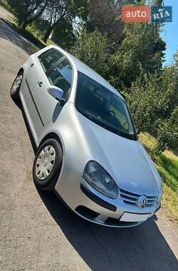 Volkswagen Golf  2004