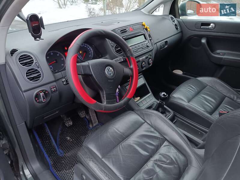 Volkswagen Golf 2005 року в Луцьку