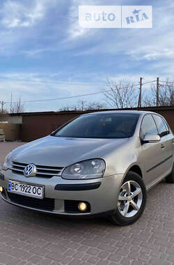 Volkswagen Golf  2004