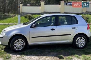 Volkswagen Golf  2004