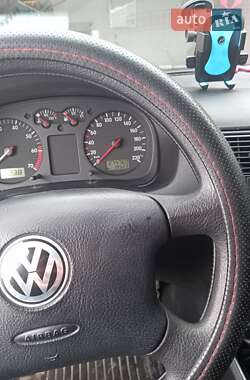 Volkswagen Golf  2002