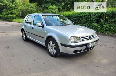 Volkswagen Golf  2001