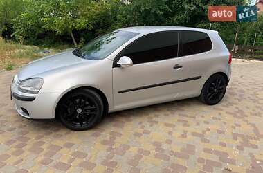Volkswagen Golf  2004