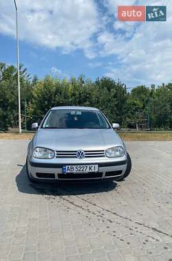Volkswagen Golf  2002