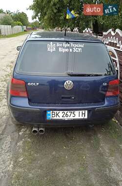 Volkswagen Golf  2001