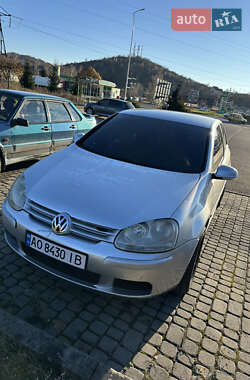 Volkswagen Golf  2004