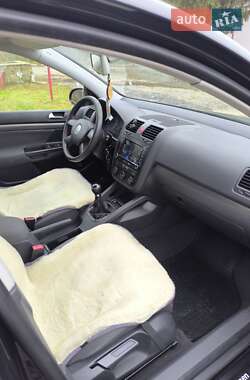 Volkswagen Golf  2003