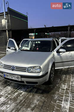 Volkswagen Golf  2002