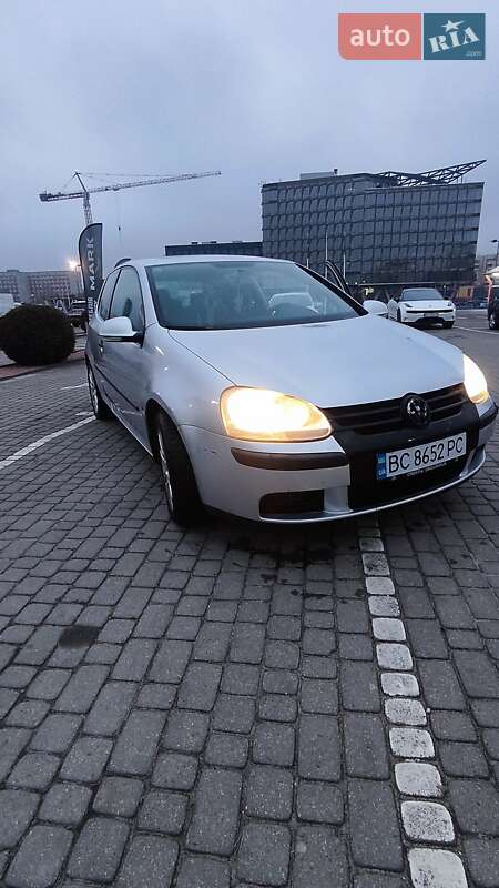 Volkswagen Golf 2005 року в Львові