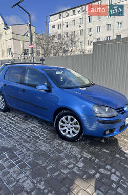 Volkswagen Golf  2004