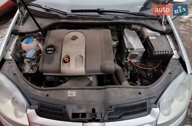 Volkswagen Golf  2004