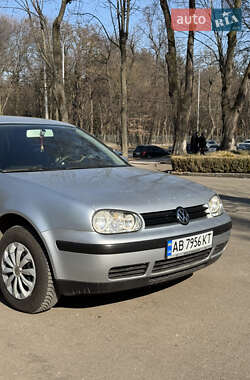 Volkswagen Golf  2002