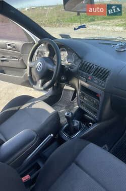 Volkswagen Golf  2003