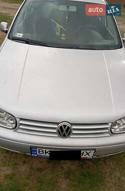 Volkswagen Golf  2004