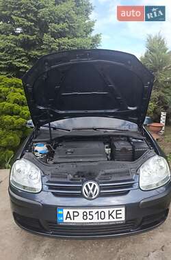 Volkswagen Golf  2004