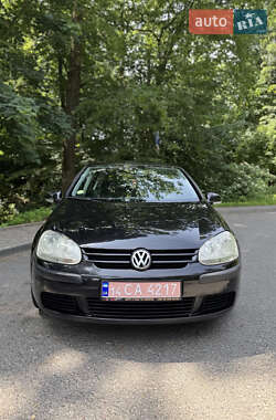 Volkswagen Golf  2004