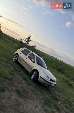 Volkswagen Golf 2000