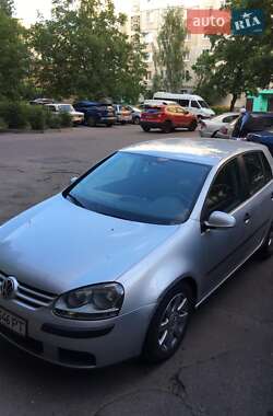 Volkswagen Golf  2004
