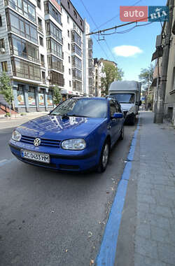 Volkswagen Golf  2000