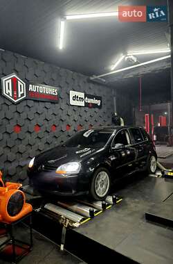 Volkswagen Golf  2004